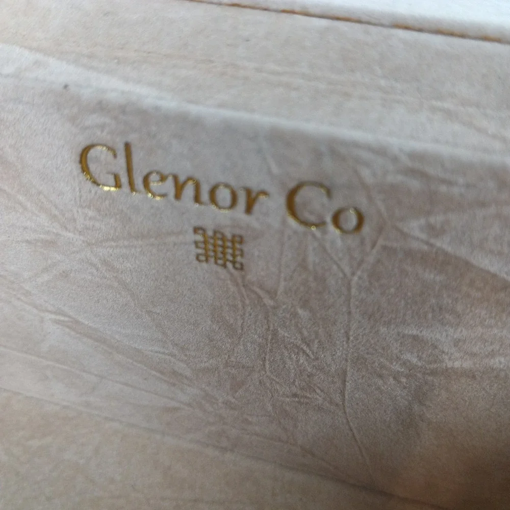 Glenor Co Bracelet Jewelry Box with 2 Removable Rolls Holder stores Bracelets